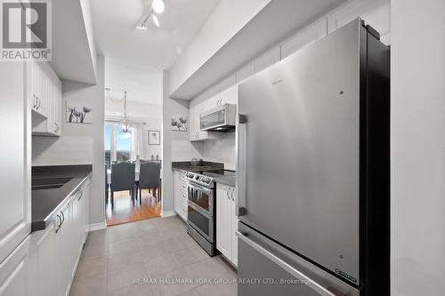 214 - 100 Dean Avenue, Barrie, ON - Indoor Photo Showing Kitchen