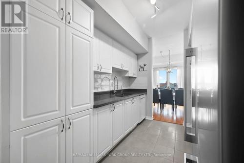 214 - 100 Dean Avenue, Barrie, ON - Indoor Photo Showing Kitchen