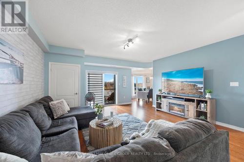 214 - 100 Dean Avenue, Barrie, ON - Indoor Photo Showing Living Room