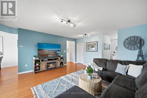 214 - 100 Dean Avenue, Barrie, ON - Indoor Photo Showing Living Room