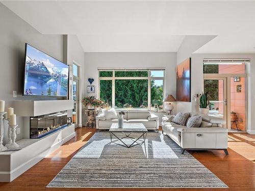 307-1035 Sutlej St, Victoria, BC - Indoor Photo Showing Living Room With Fireplace