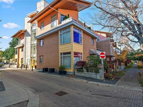 307-1035 Sutlej St, Victoria, BC - Outdoor