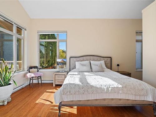 307-1035 Sutlej St, Victoria, BC - Indoor Photo Showing Bedroom