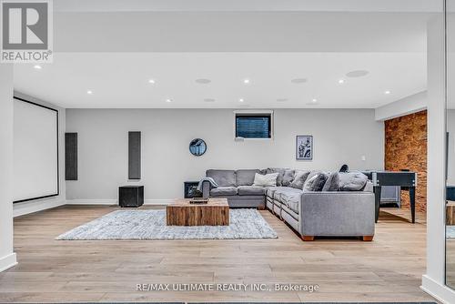 860 Goodwin Road, Mississauga, ON - Indoor Photo Showing Living Room