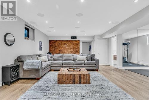 860 Goodwin Road, Mississauga, ON - Indoor Photo Showing Living Room