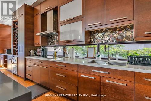 860 Goodwin Road, Mississauga, ON - Indoor Photo Showing Kitchen With Double Sink