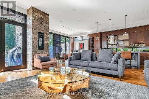 860 Goodwin Road, Mississauga, ON - Indoor Photo Showing Living Room