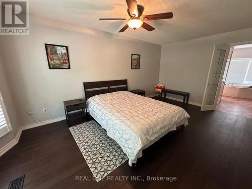 3944 Glamis Court, Mississauga, ON - Indoor Photo Showing Bedroom