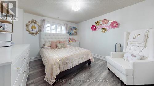 61 Braidwood Lake Road, Brampton, ON - Indoor Photo Showing Bedroom