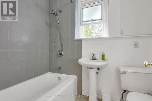 150 Hamilton Street, Toronto, ON - Indoor Photo Showing Bathroom