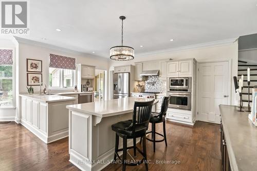 2 Deerfoot Drive, Uxbridge, ON - Indoor Photo Showing Kitchen With Upgraded Kitchen