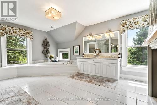 2 Deerfoot Drive, Uxbridge, ON - Indoor Photo Showing Bathroom