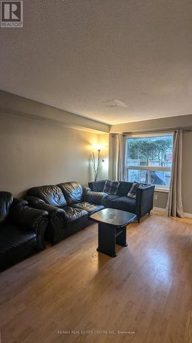 62 Brucker Road W, Barrie, ON - Indoor Photo Showing Living Room