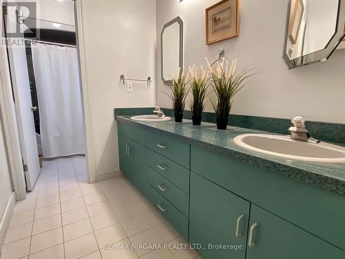 995 Concession Road, Fort Erie, ON - Indoor Photo Showing Bathroom