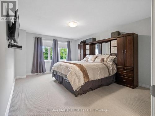 45 - 340 Prospect Point Road N, Fort Erie, ON - Indoor Photo Showing Bedroom