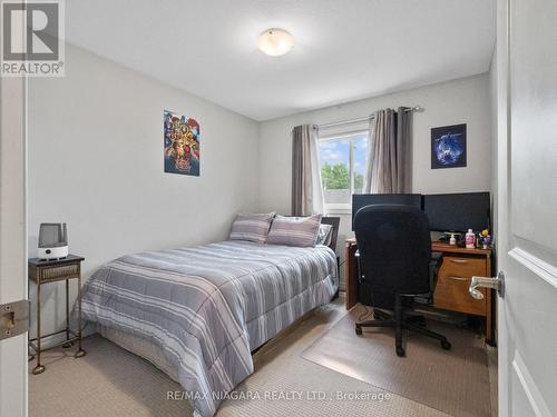 45 - 340 Prospect Point Road N, Fort Erie, ON - Indoor Photo Showing Bedroom