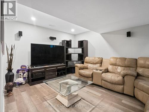 45 - 340 Prospect Point Road N, Fort Erie, ON - Indoor Photo Showing Living Room