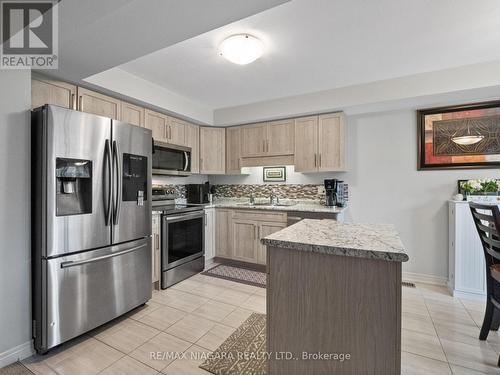 45 - 340 Prospect Point Road N, Fort Erie, ON - Indoor Photo Showing Kitchen With Double Sink