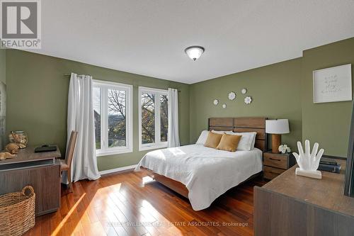 128 Edgewater Drive, Hamilton, ON - Indoor Photo Showing Bedroom