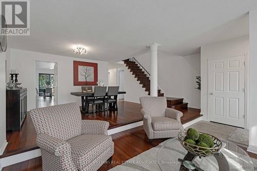 128 Edgewater Drive, Hamilton, ON - Indoor Photo Showing Living Room