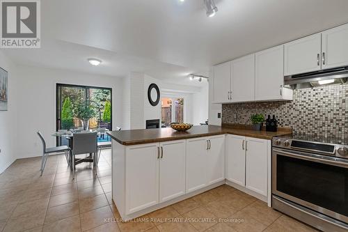 128 Edgewater Drive, Hamilton, ON - Indoor Photo Showing Kitchen