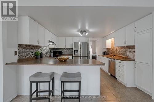 128 Edgewater Drive, Hamilton, ON - Indoor Photo Showing Kitchen