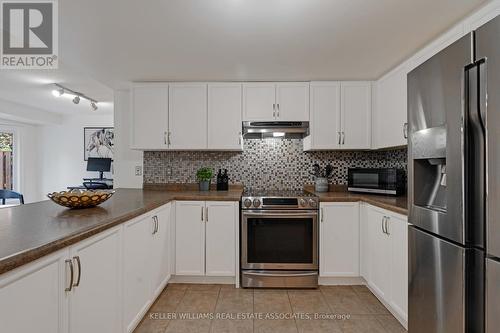 128 Edgewater Drive, Hamilton, ON - Indoor Photo Showing Kitchen