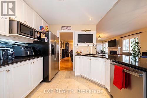 28 Thrushwood Trail, Kawartha Lakes, ON - Indoor Photo Showing Kitchen