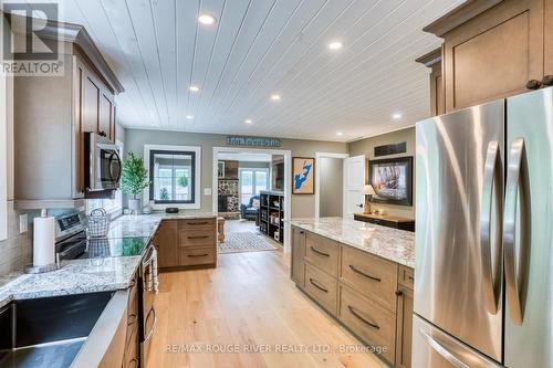 1039 West Cottage Drive W, North Frontenac, ON - Indoor Photo Showing Kitchen With Upgraded Kitchen