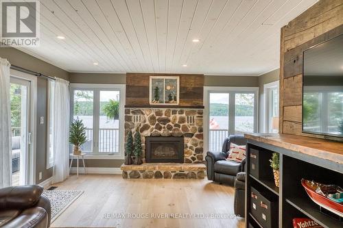 1039 West Cottage Drive W, North Frontenac, ON - Indoor Photo Showing Living Room With Fireplace