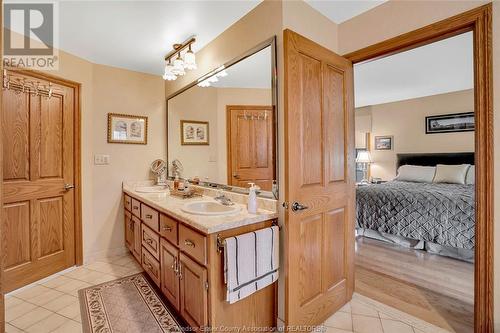 409 Seacliff Drive, Leamington, ON - Indoor Photo Showing Bedroom