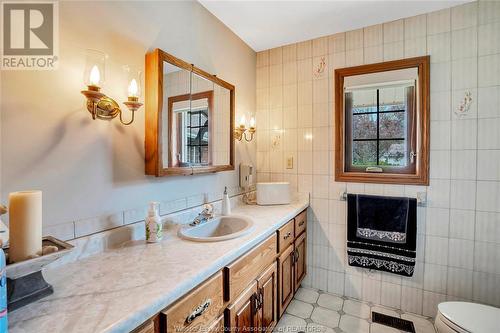 409 Seacliff Drive, Leamington, ON - Indoor Photo Showing Bathroom