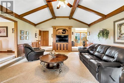 409 Seacliff Drive, Leamington, ON - Indoor Photo Showing Living Room