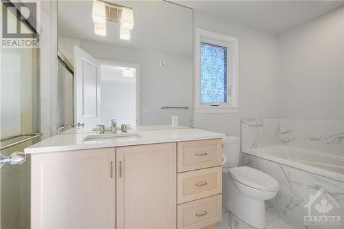 320 Wigwas Street, Ottawa, ON - Indoor Photo Showing Bathroom