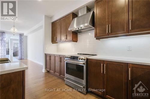 320 Wigwas Street, Ottawa, ON - Indoor Photo Showing Kitchen