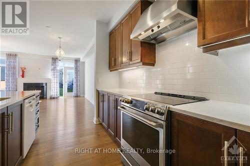 320 Wigwas Street, Ottawa, ON - Indoor Photo Showing Kitchen With Upgraded Kitchen