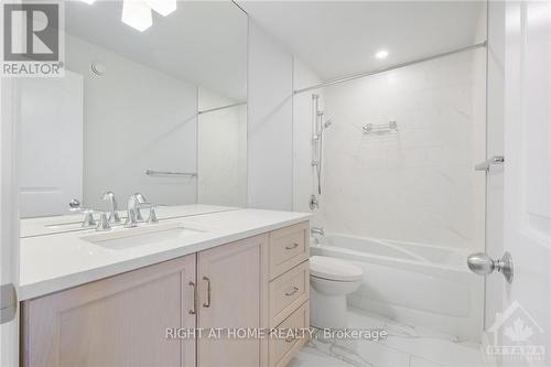 320 Wigwas Street, Ottawa, ON - Indoor Photo Showing Bathroom