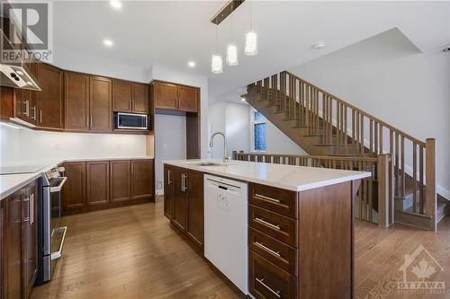 320 Wigwas Street, Ottawa, ON - Indoor Photo Showing Kitchen