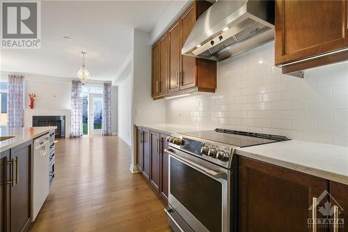 320 Wigwas Street, Ottawa, ON - Indoor Photo Showing Kitchen With Upgraded Kitchen