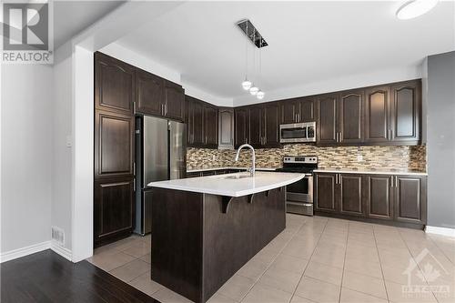 605 Dundonald Drive, Ottawa, ON - Indoor Photo Showing Kitchen With Upgraded Kitchen