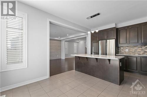 605 Dundonald Drive, Ottawa, ON - Indoor Photo Showing Kitchen With Upgraded Kitchen