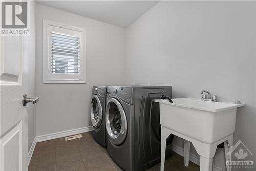 605 Dundonald Drive, Ottawa, ON - Indoor Photo Showing Laundry Room