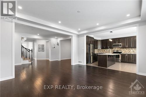 605 Dundonald Drive, Ottawa, ON - Indoor Photo Showing Kitchen With Upgraded Kitchen