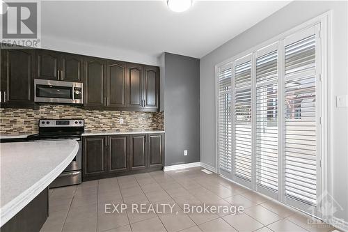 605 Dundonald Drive, Ottawa, ON - Indoor Photo Showing Kitchen With Upgraded Kitchen