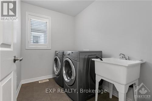 605 Dundonald Drive, Ottawa, ON - Indoor Photo Showing Laundry Room