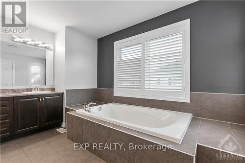 605 Dundonald Drive, Ottawa, ON - Indoor Photo Showing Bathroom