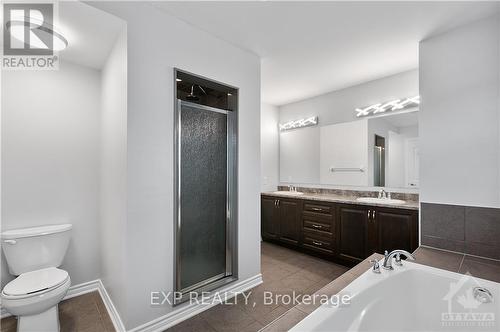 605 Dundonald Drive, Ottawa, ON - Indoor Photo Showing Bathroom