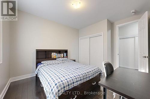 4 Brigham Avenue, Hamilton, ON - Indoor Photo Showing Bedroom