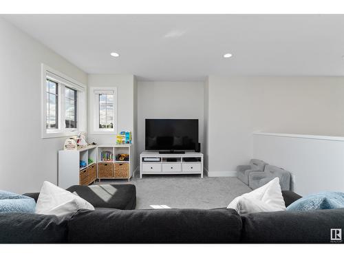 6842 Knox Lo Sw, Edmonton, AB - Indoor Photo Showing Living Room