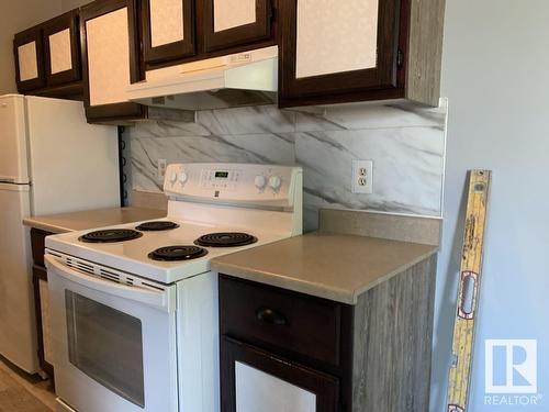 10826 113 St Nw, Edmonton, AB - Indoor Photo Showing Kitchen